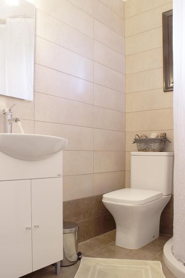 Ayerina First Floor Apartment 阿里拉斯 外观 照片